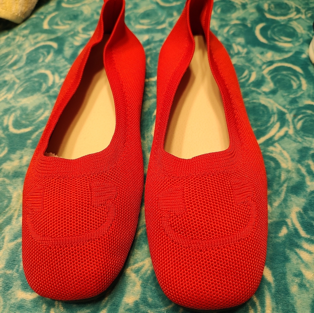 WOMANS RED FLATS